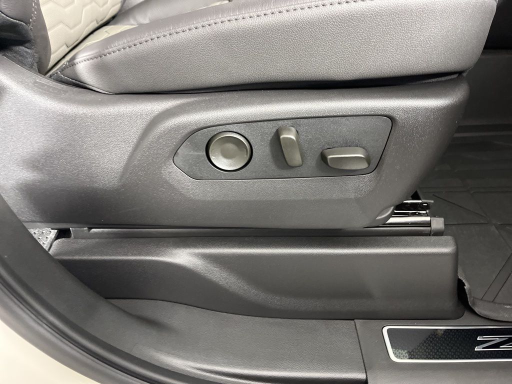 Thumbnail: 2026 Chevrolet Silverado 1500 - 10