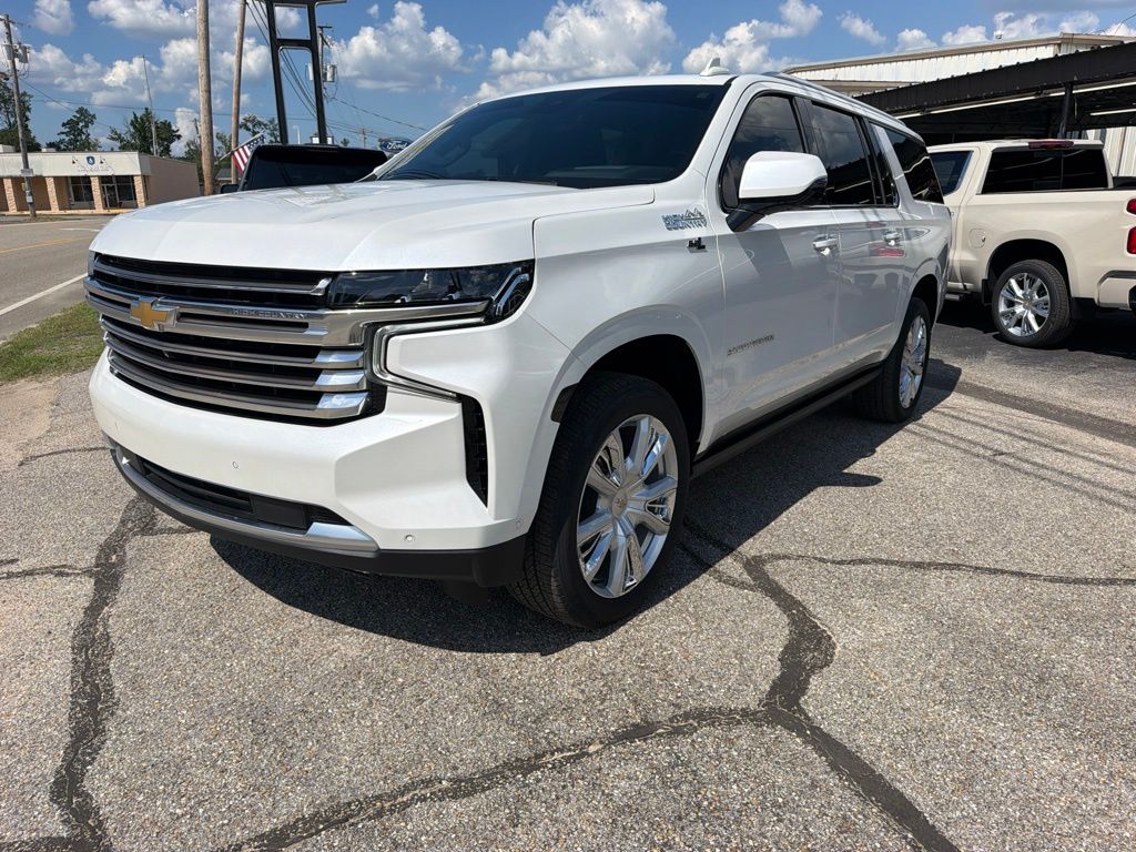 White (Iridescent Pearl Tricoat) 2024 Chevrolet Suburban SUV / Crossover Four-Wheel Drive 