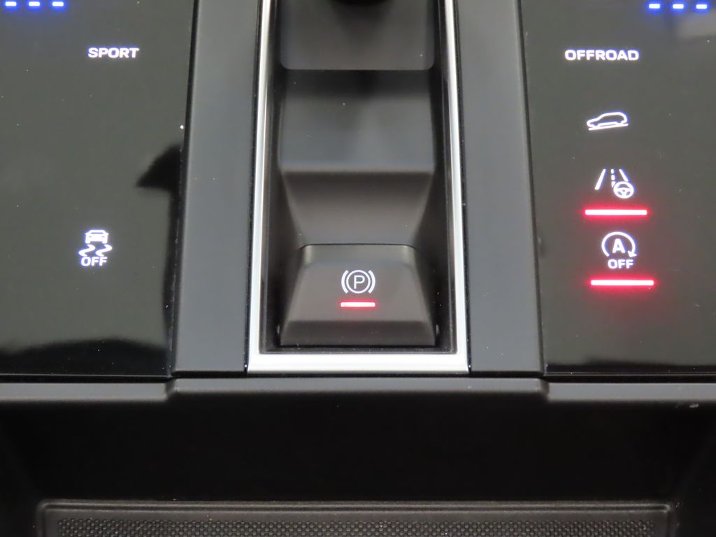 Thumbnail: 2022 Porsche Macan - 27