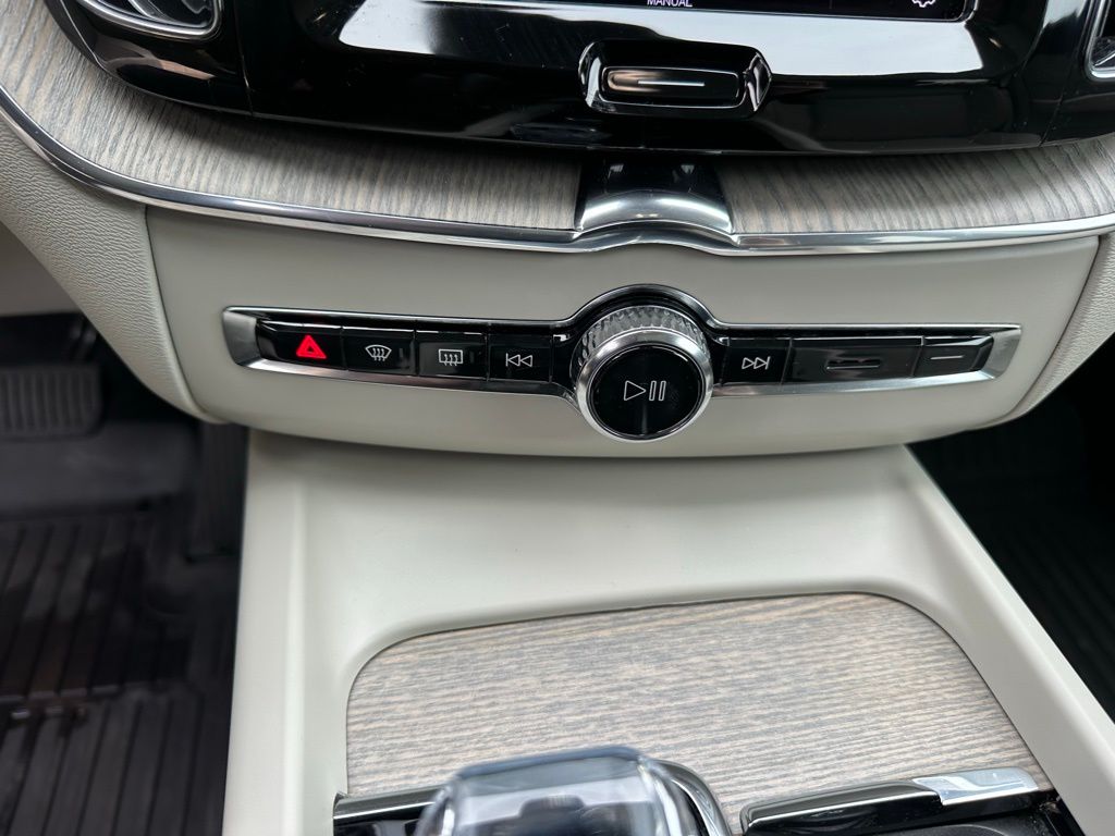 Thumbnail: 2023 Volvo XC60 - 24