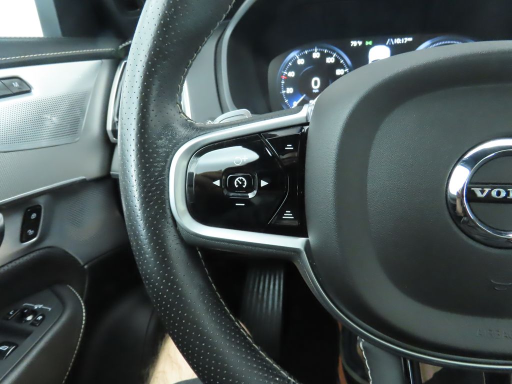 2019 Volvo XC90 T8 R-Design 11