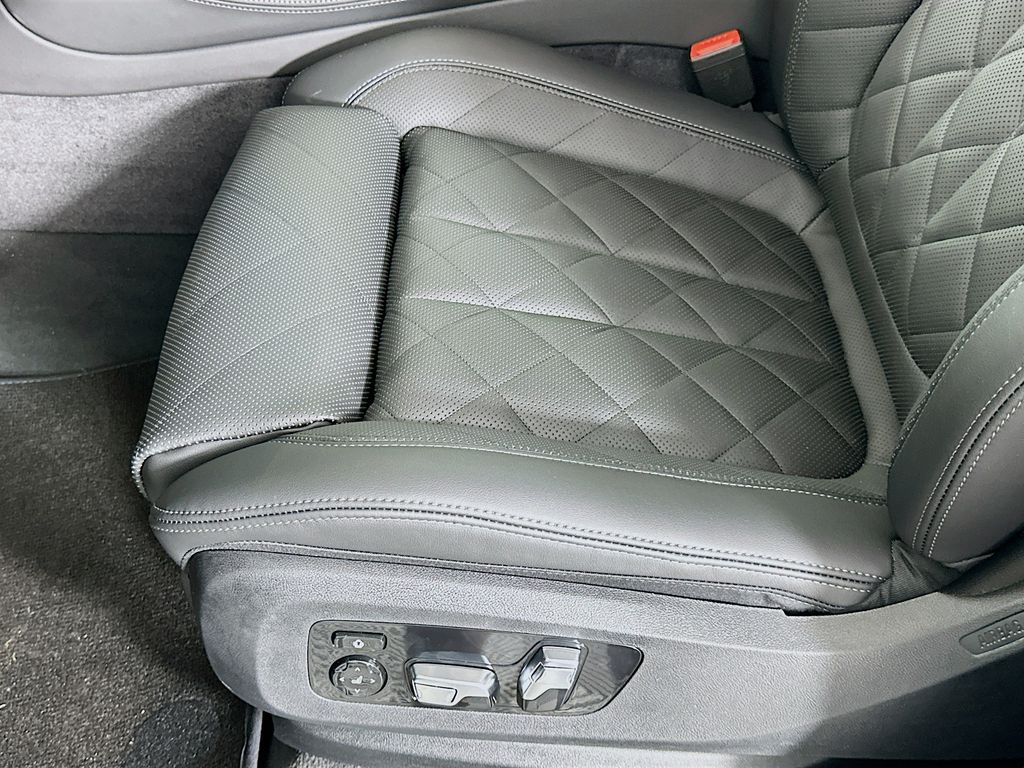 Thumbnail: 2026 BMW X5 - 21