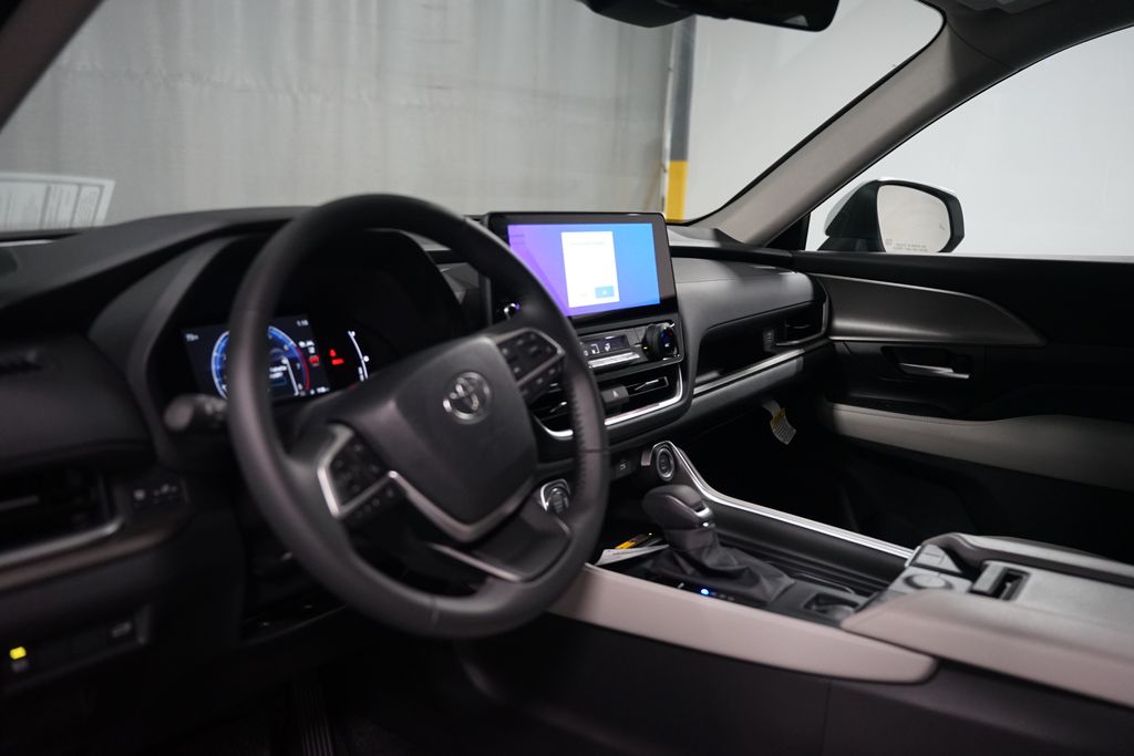 Thumbnail: 2026 Toyota Grand Highlander - 18