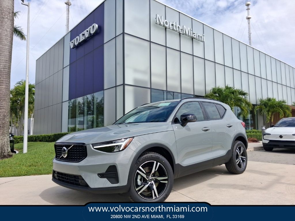 2026 Volvo XC40 B4 Core