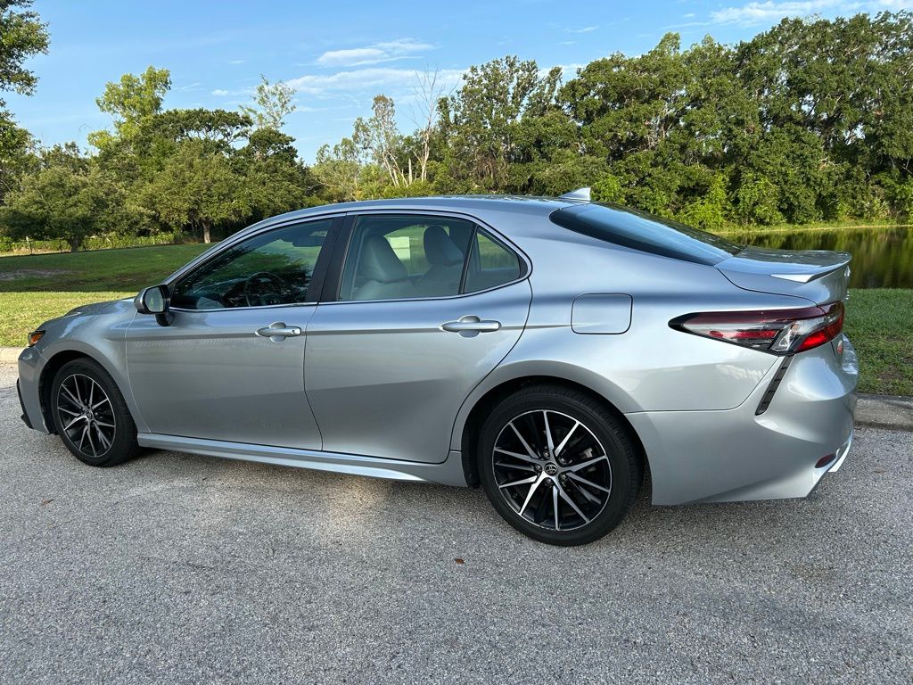 2021 Toyota Camry SE 3