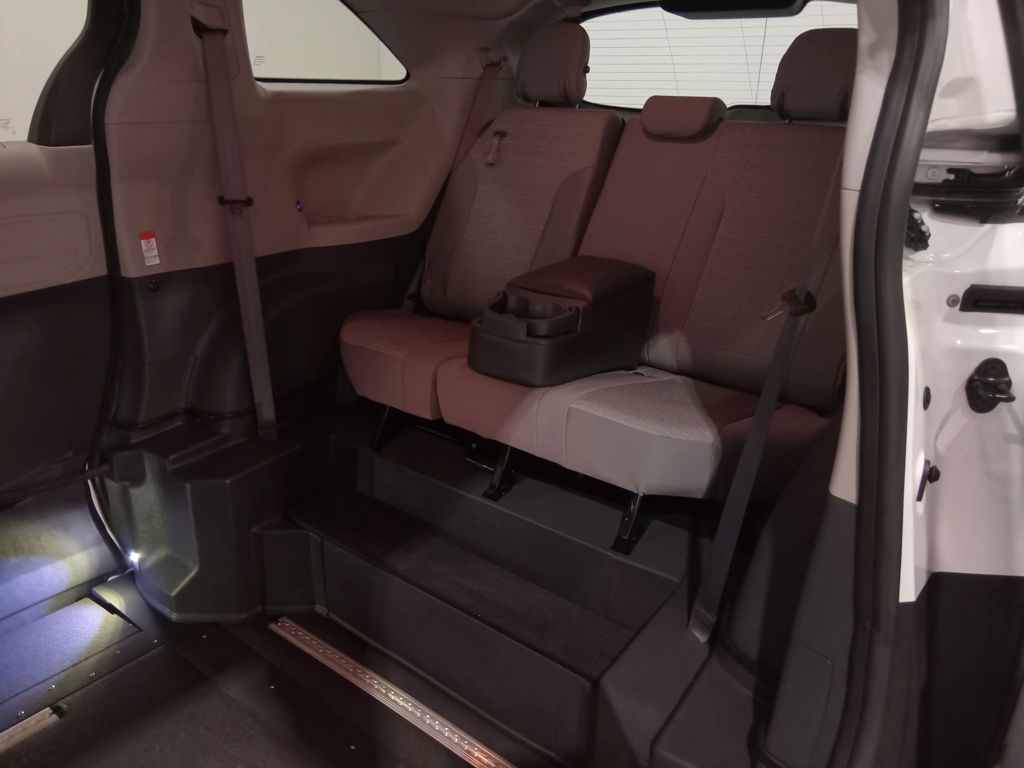 2023 Toyota Sienna LE