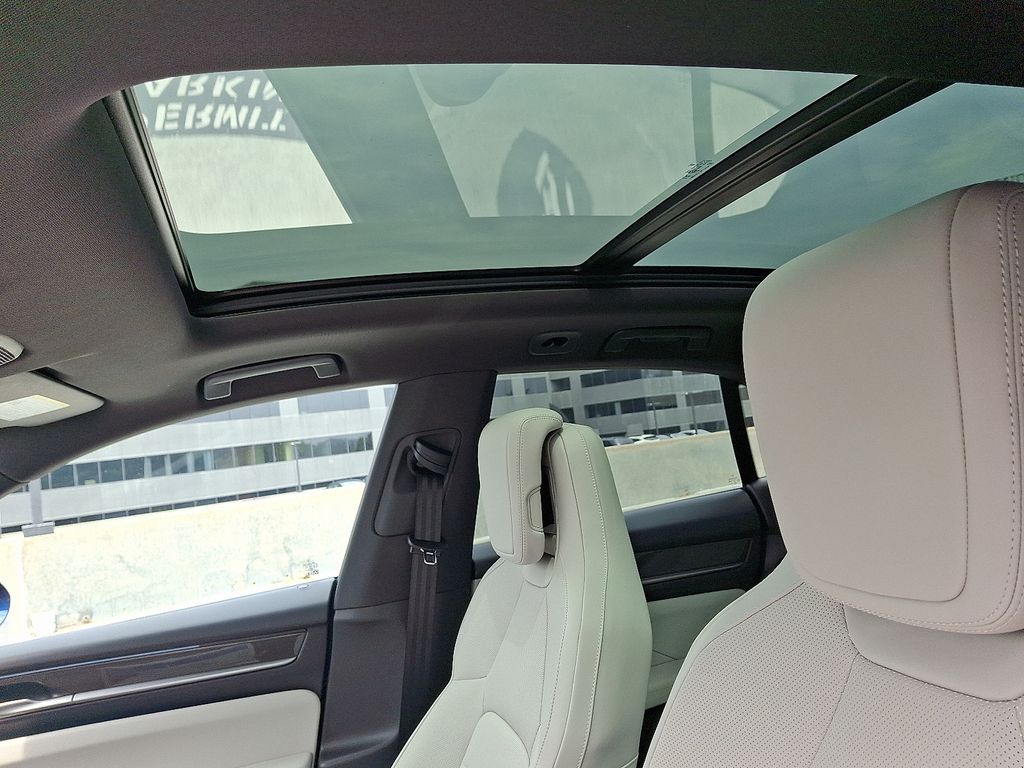 Thumbnail: 2025 Porsche Macan - 16
