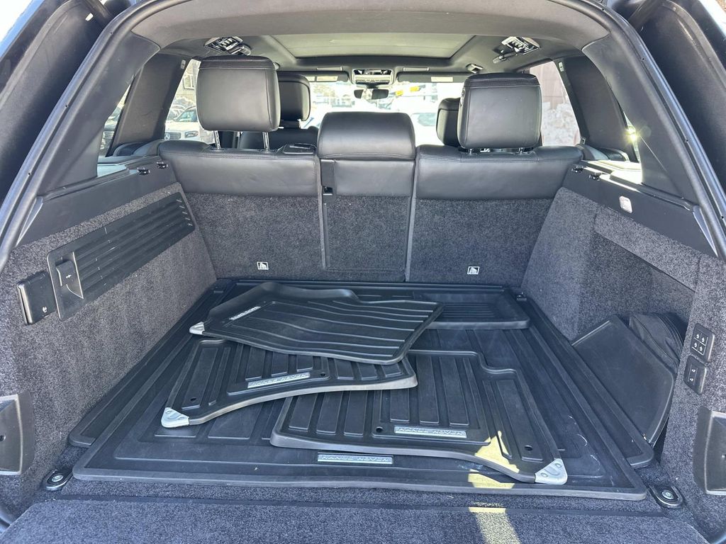 Thumbnail: 2020 Land Rover Range Rover - 23