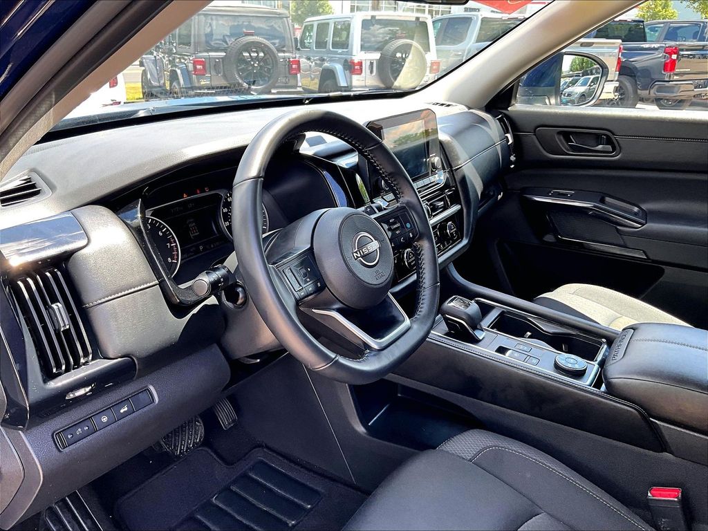 2025 Nissan Pathfinder — photo 8