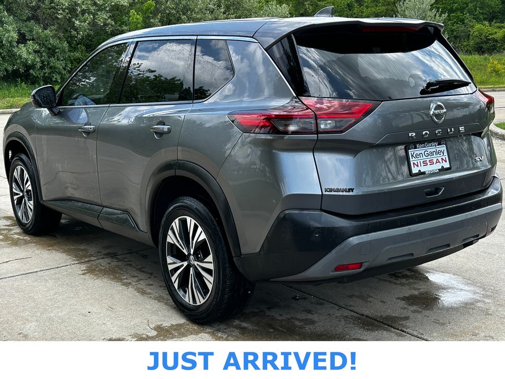 2021 Nissan Rogue SV photo
