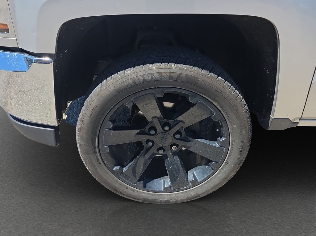 Used 2018 Silver Chevrolet LT image 4
