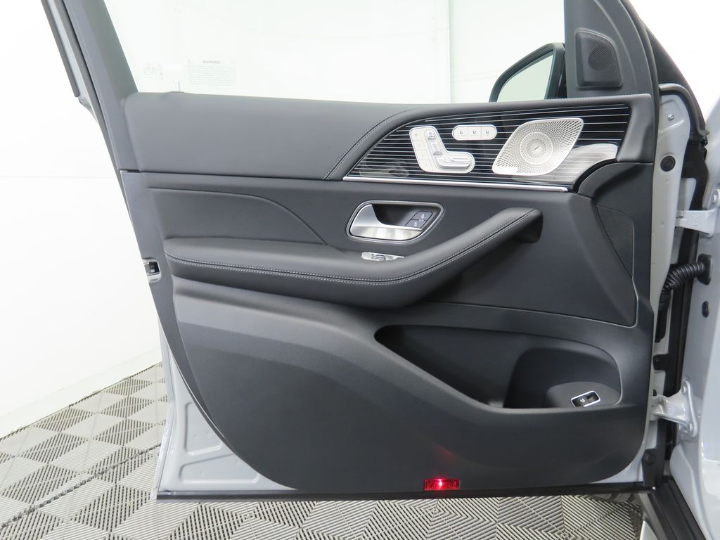 Thumbnail: 2026 Mercedes-Benz GLE - 26