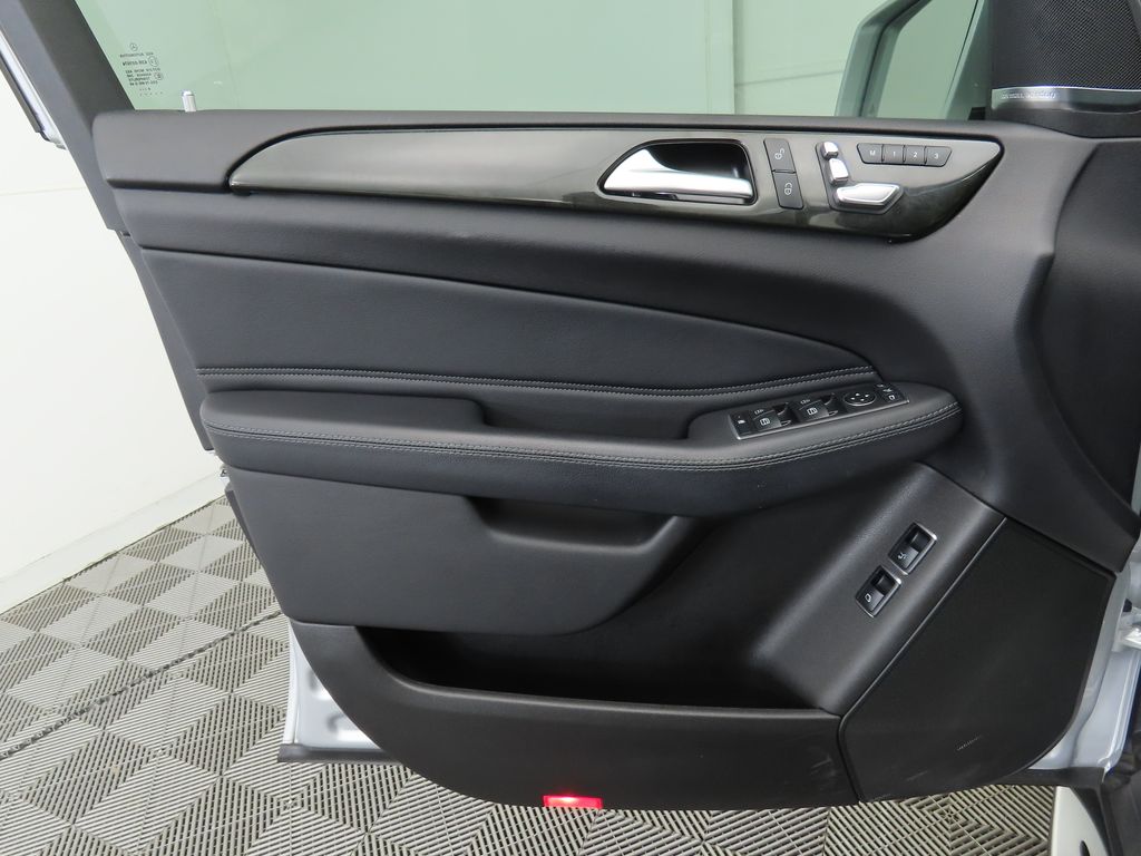 Thumbnail: 2019 Mercedes-Benz GLS - 25