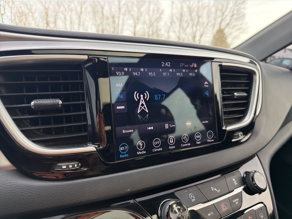 Thumbnail: 2018 Chrysler Pacifica - 31