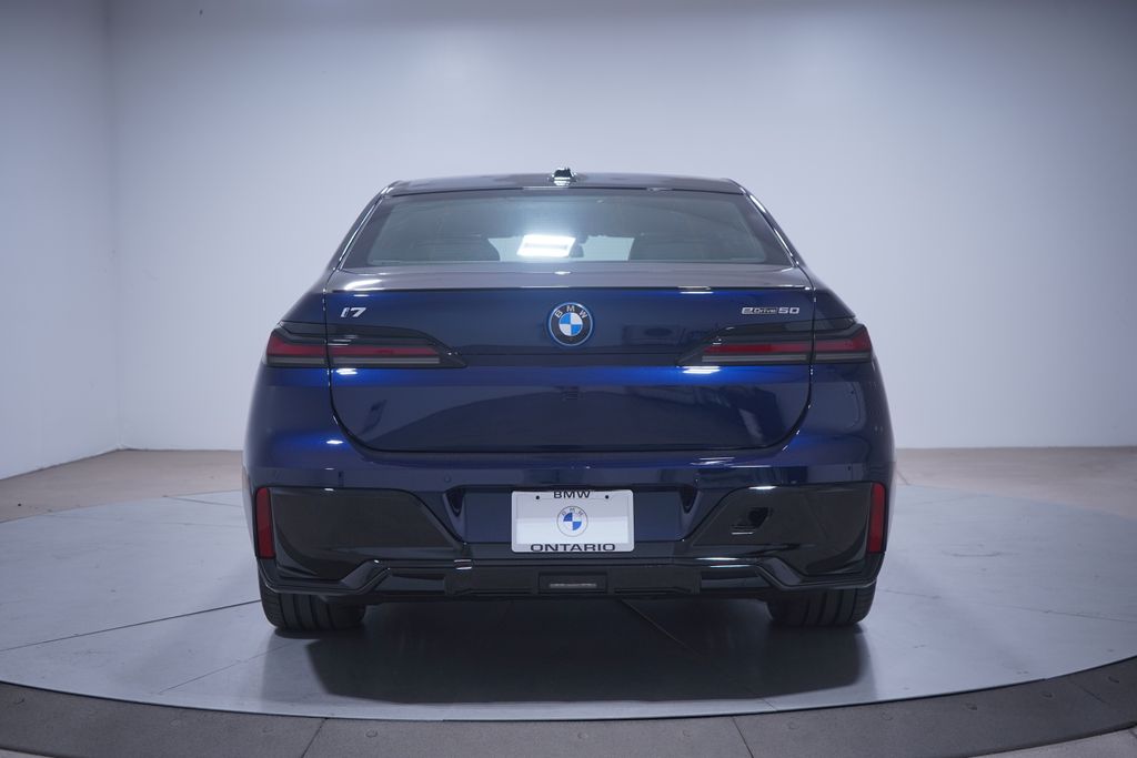 2025 BMW i7 eDrive50 5