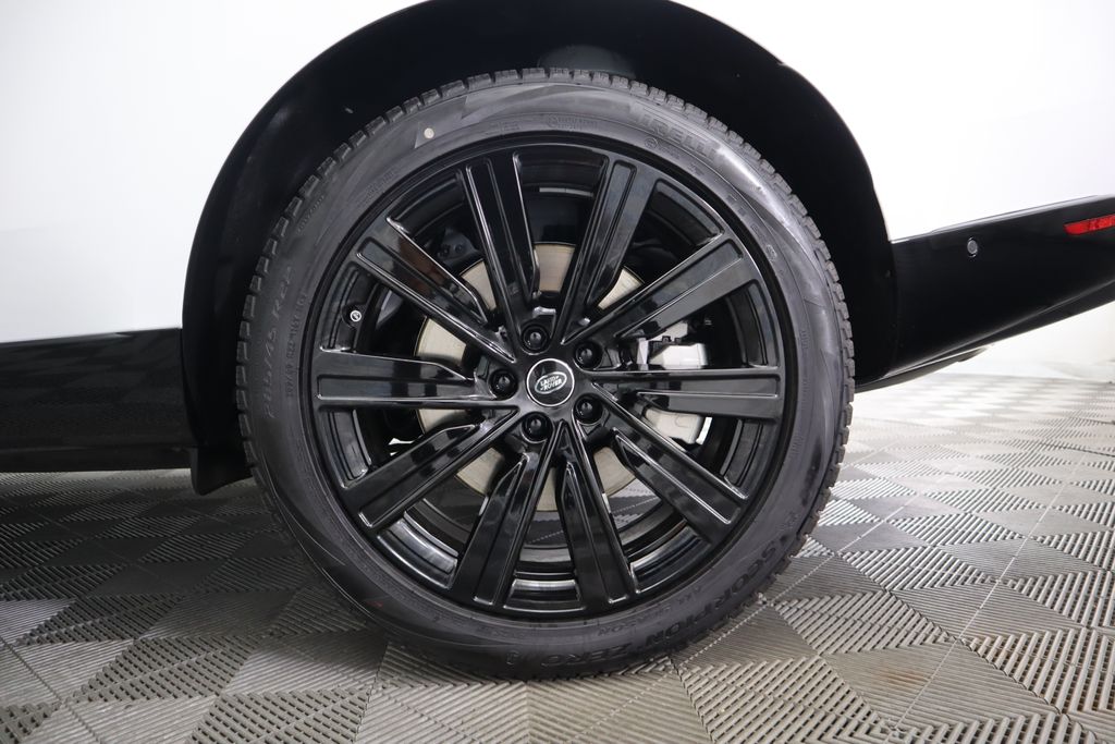 2025 Land Rover Range Rover SE 31