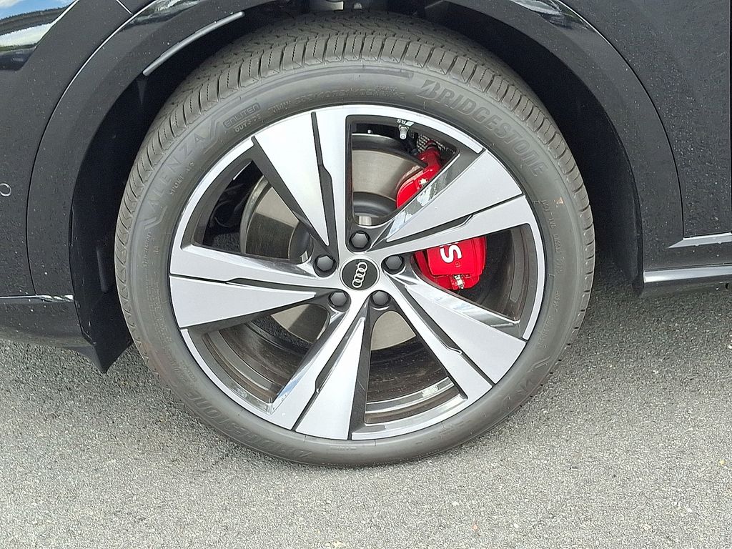 Thumbnail: 2025 Audi SQ5 - 5