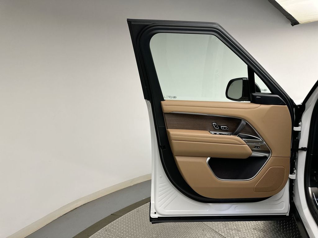 Thumbnail: 2026 Land Rover Range Rover - 17