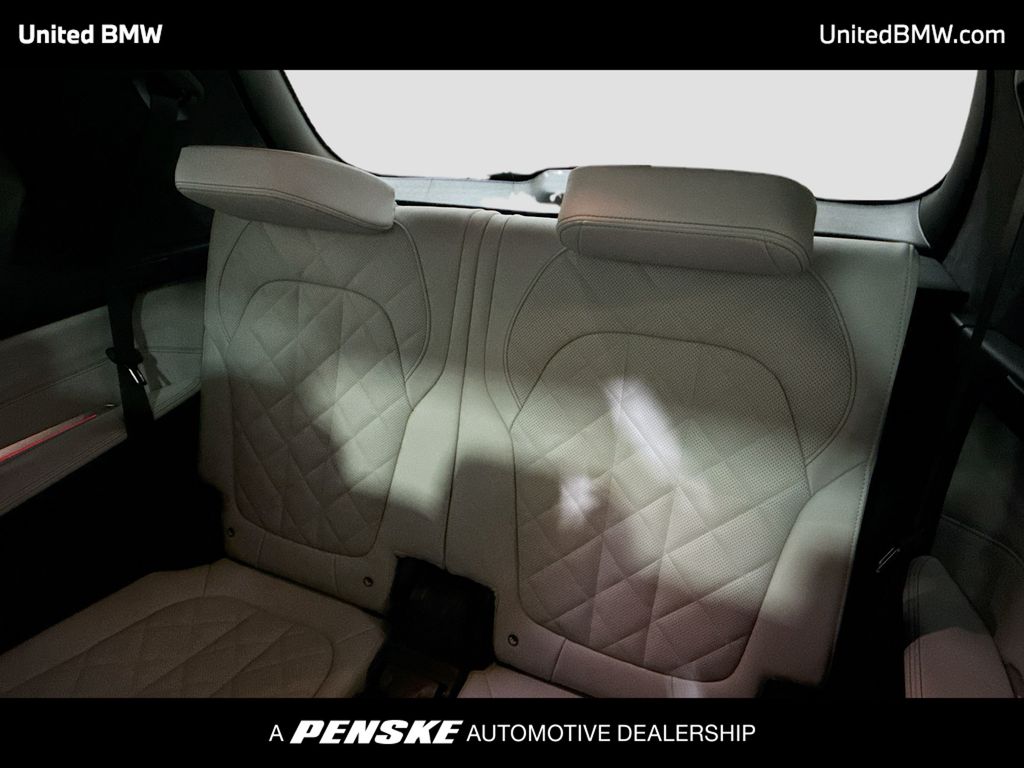 Thumbnail: 2026 BMW X7 - 14