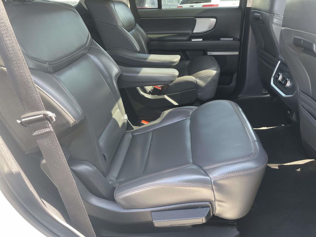 Used 2025 Ford Expedition Active 4D Sport Utility