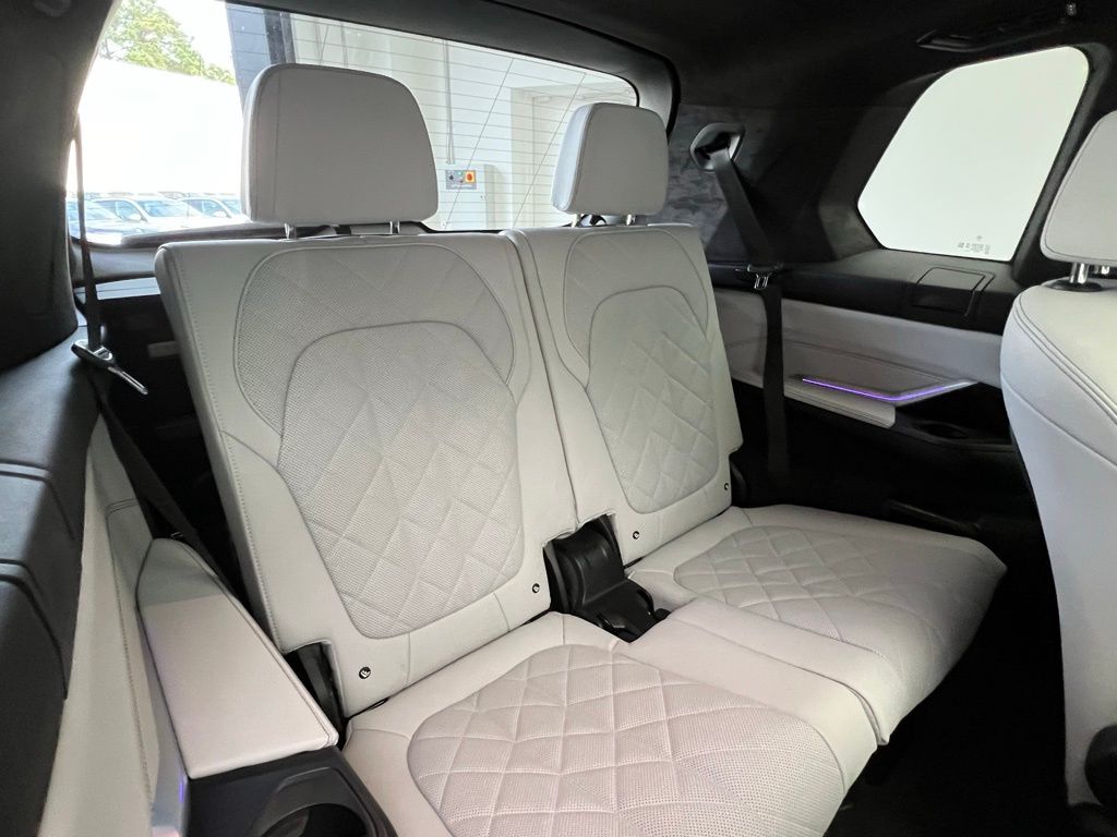 Thumbnail: 2023 BMW X7 - 9