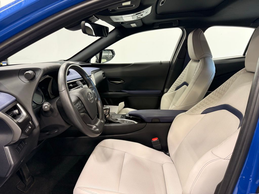 Thumbnail: 2021 Lexus UX - 10