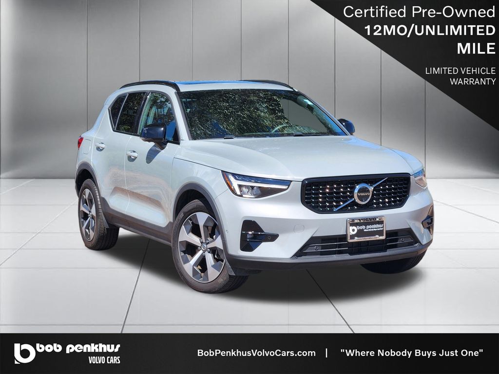 2025 Volvo XC40
