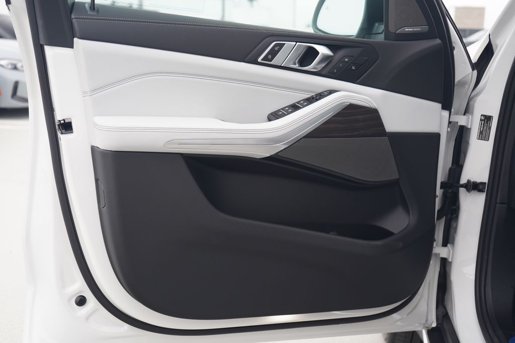 Thumbnail: 2026 BMW X5 - 8