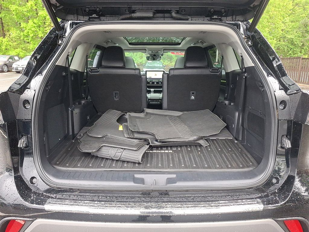 2023 Toyota Highlander Platinum 29