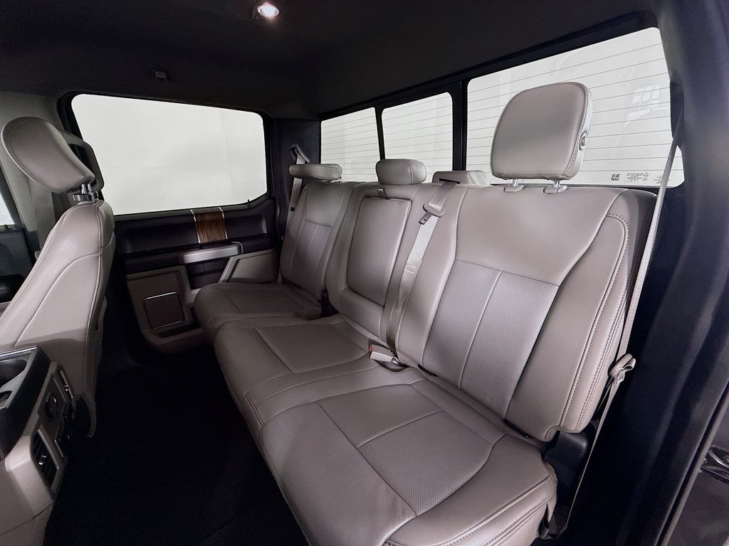 2019 Ford F-150 Lariat 24