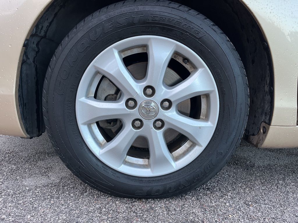 2011 Toyota Camry LE 12