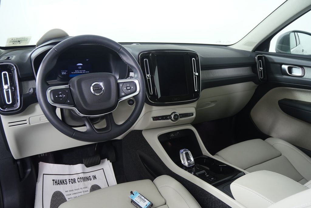 Thumbnail: 2025 Volvo XC40 - 18