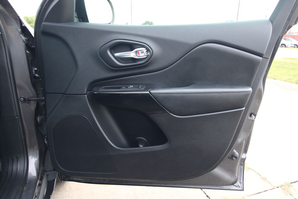 Used 2020 Jeep Cherokee SUV