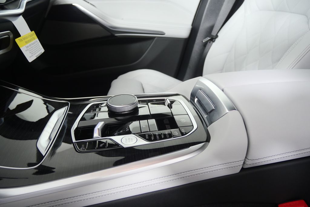 Thumbnail: 2027 BMW X7 - 23