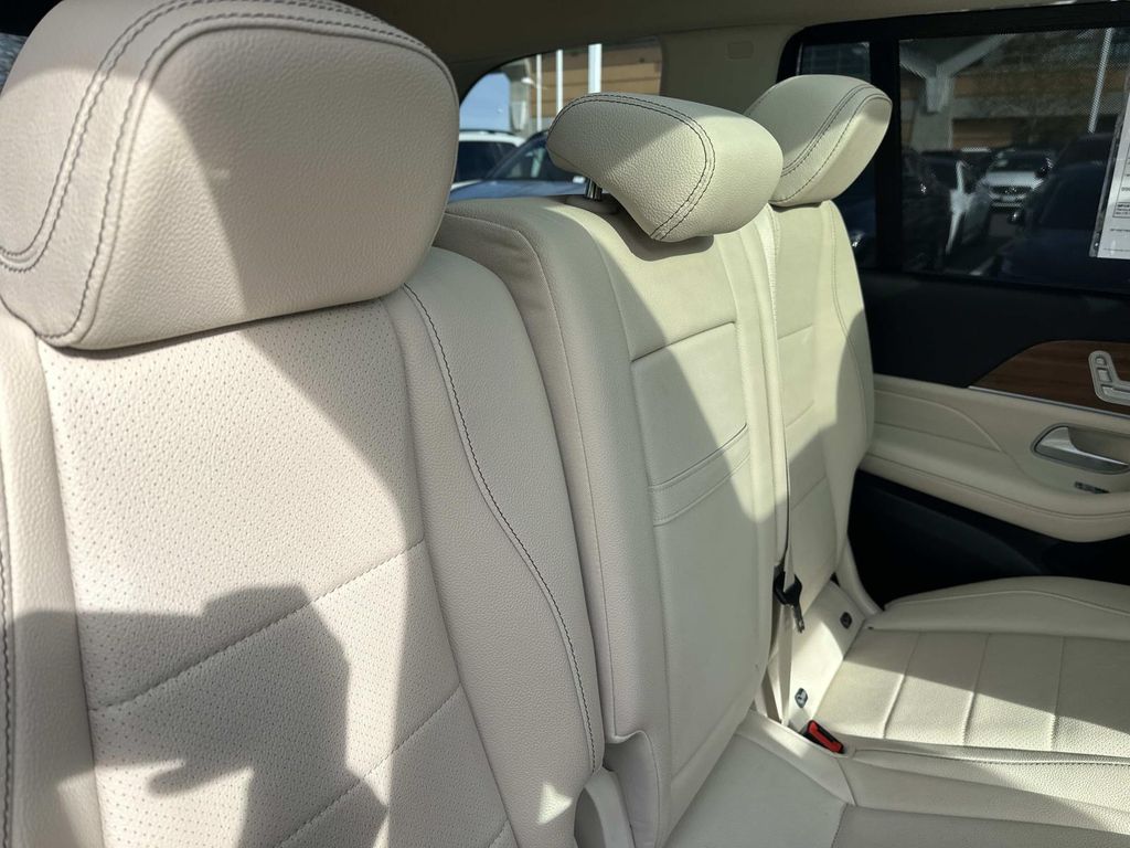 Thumbnail: 2023 Mercedes-Benz GLS - 27