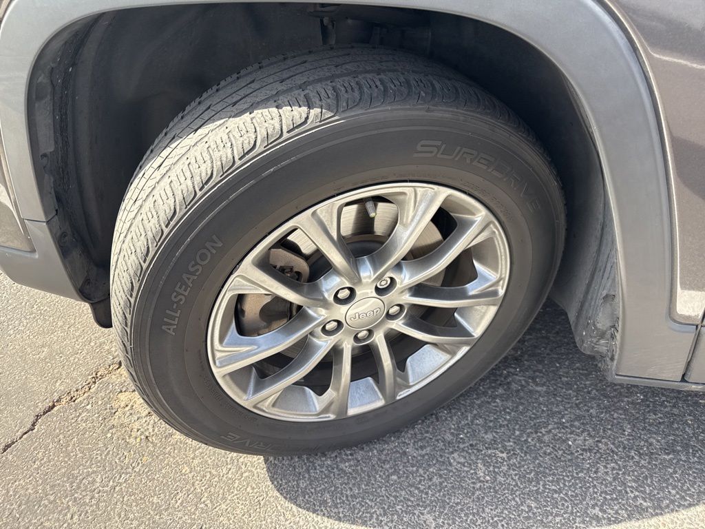 Thumbnail: 2020 Jeep Cherokee - 13