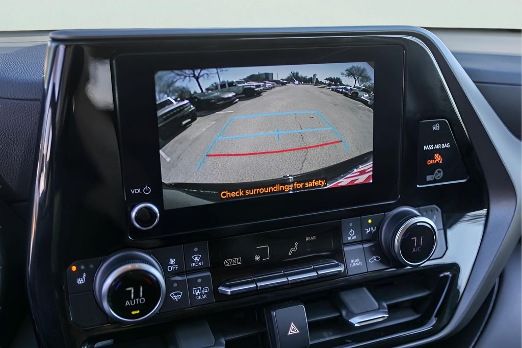 Used Car 2023 Toyota Highlander  Xle For Sale Under $35,000 In Austin, Texas