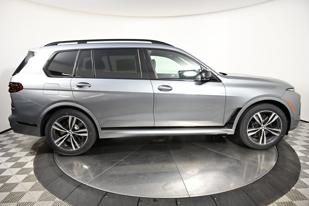 2025 BMW X7 M60i 6