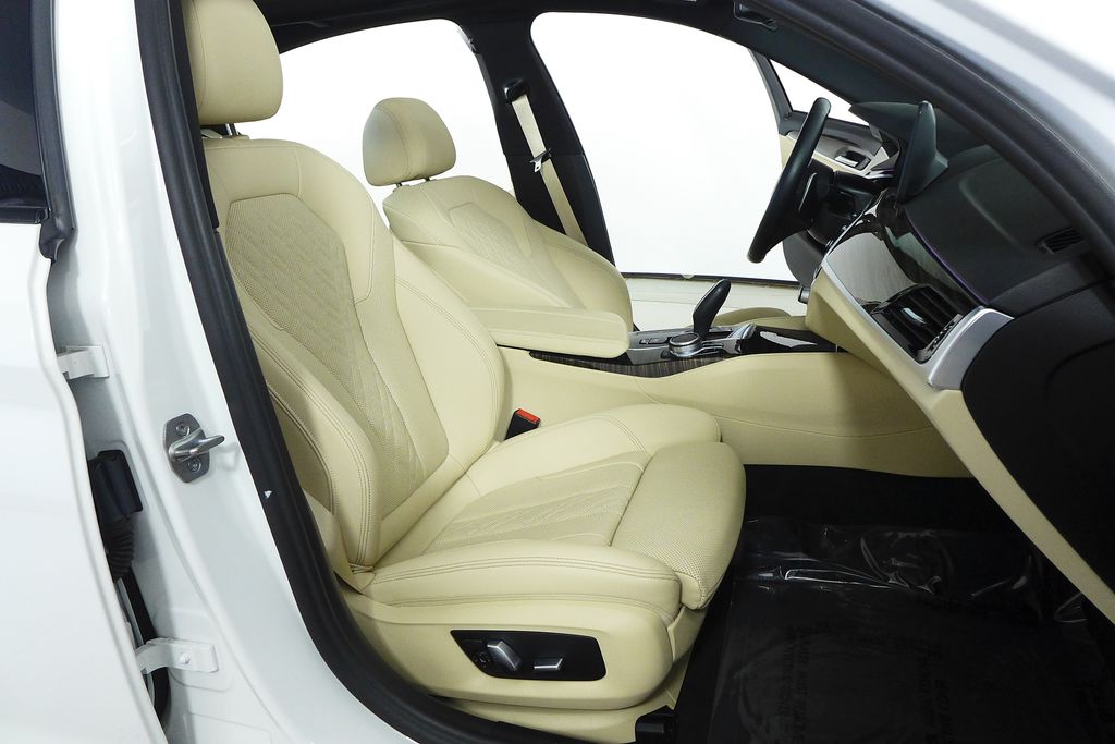 Thumbnail: 2022 BMW 5 Series - 19