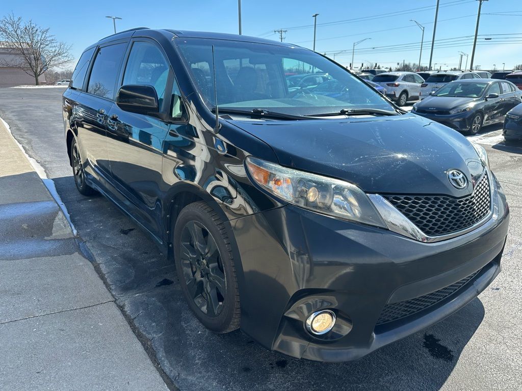2011 Toyota Sienna SE 8-Passenger