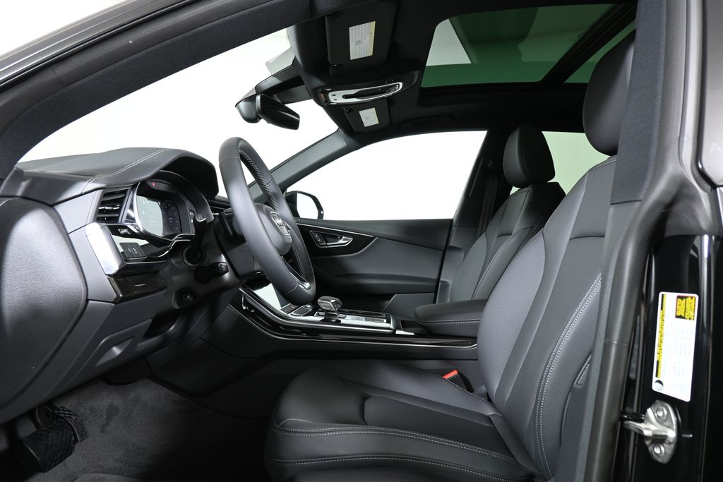 Thumbnail: 2025 Audi Q8 - 3