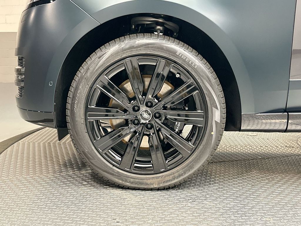 2025 Land Rover Range Rover SE 5