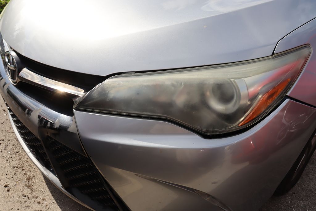 2017 Toyota Camry SE 3