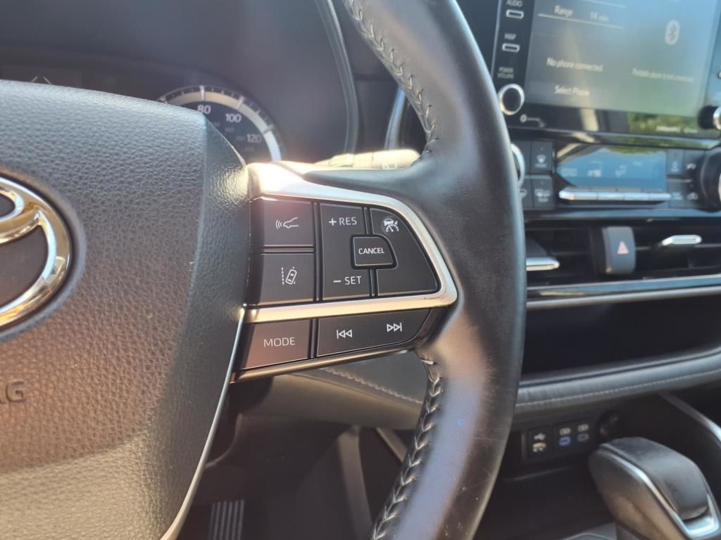 2022 Toyota Highlander LE photo 15