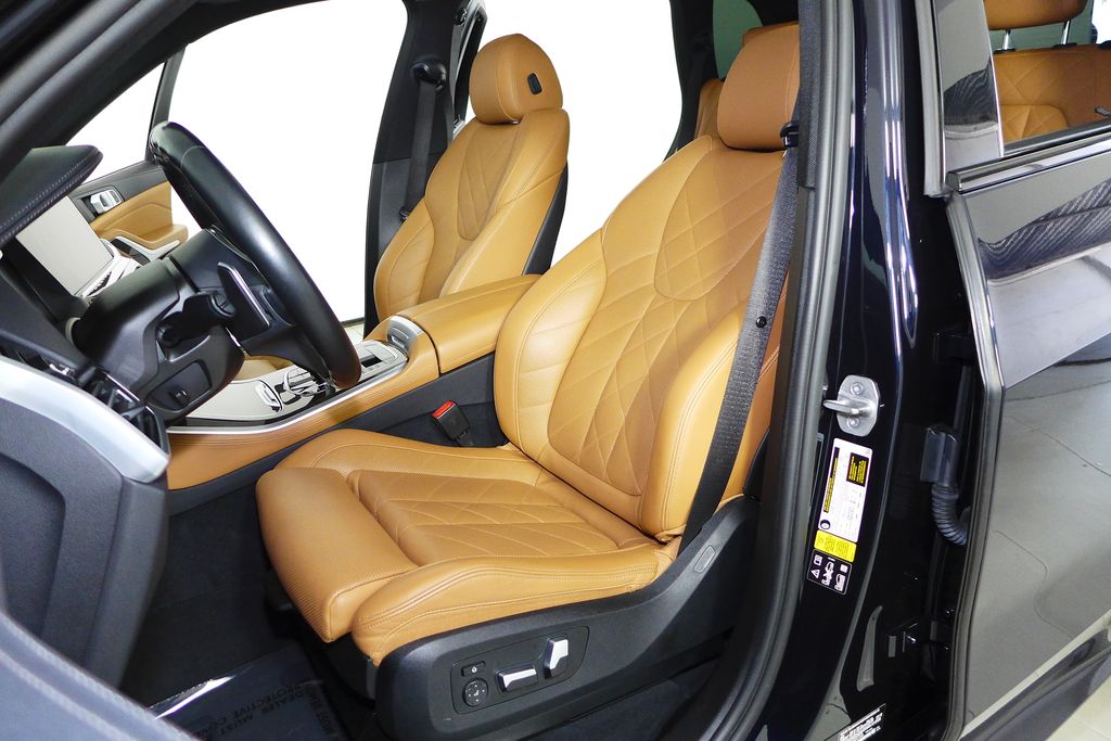 Thumbnail: 2023 BMW X5 - 21