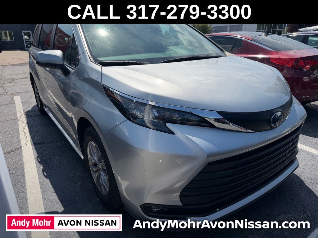 2025 Toyota Sienna XLE 7-Passenger FWD