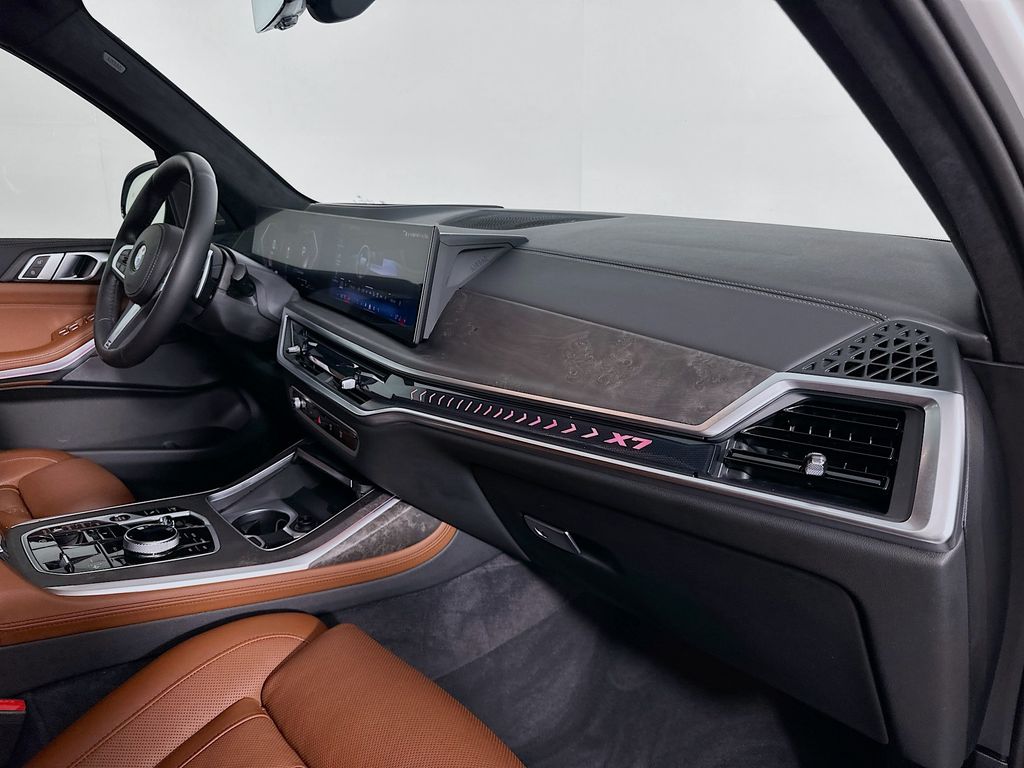 Thumbnail: 2025 BMW X7 - 31