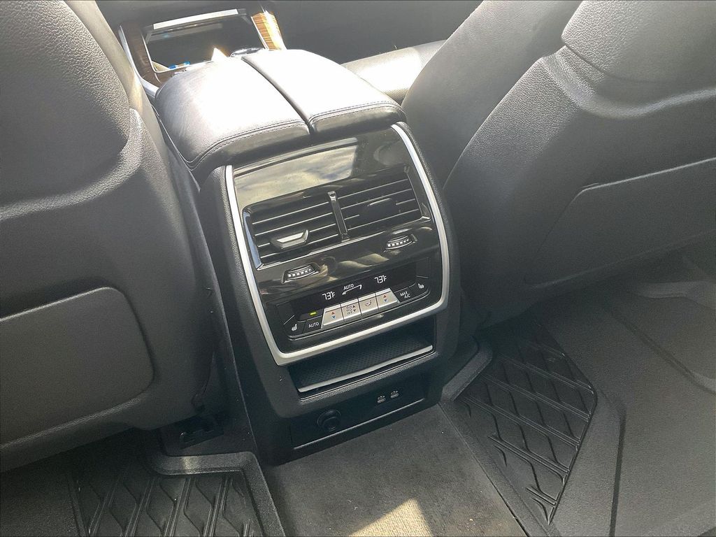 2024 BMW X7 — photo 28
