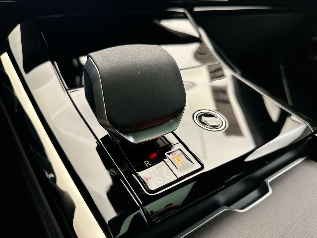 Thumbnail: 2025 Land Rover Range Rover Sport - 11