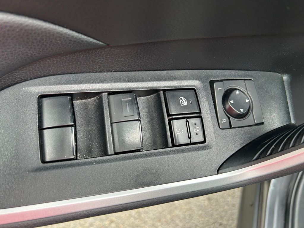 Thumbnail: 2021 Toyota RAV4 - 17